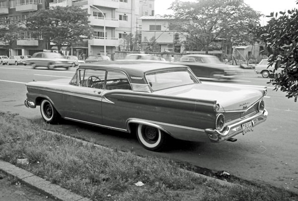 59-5b (158-33) 1959 Ford Fairlane 500 2dr Hardtop.jpg