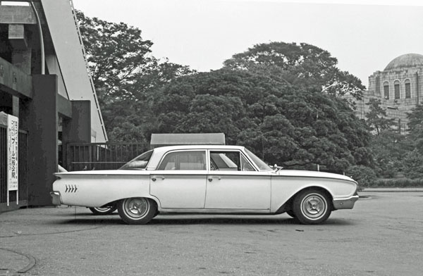 60-2b (163-21) 1960 Ford Fairlane 500 Town Sedan.jpg