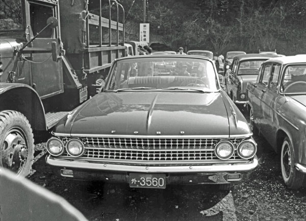 61-1a (094-05) 1961 Ford Galaxie 4dr Town Sedan.jpg