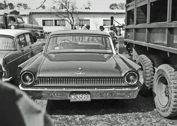 61-1c (094-06) 1961 Ford Galaxie 4dr Town Sedan.jpg