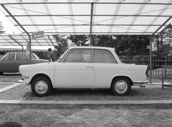 (09-3a)(098-28) 1962 BMW 700 2dr Sedan.jpg