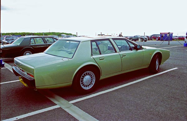 (03-3c)(00-37-04) 1987- AstonMartin-LagondaSr.4 Saloon.jpg